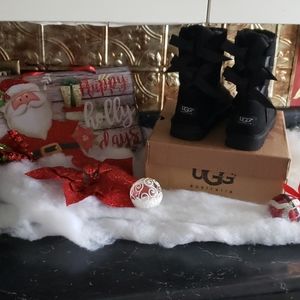 Ugg Bailey Bows. Sz~7
